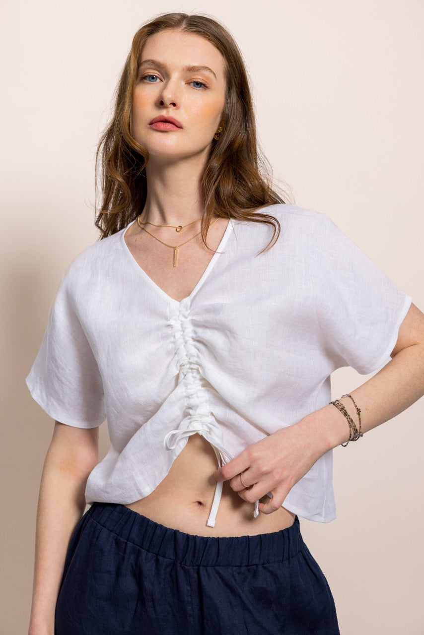 Kısa Kollu V-Yaka Beyaz Büzgülü Kadın Keten Bluz