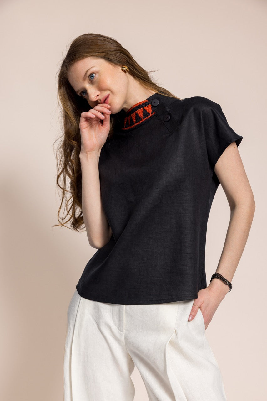 İbibik Siyah Tarçın Yakası İşlemeli Siyah Keten Bluz