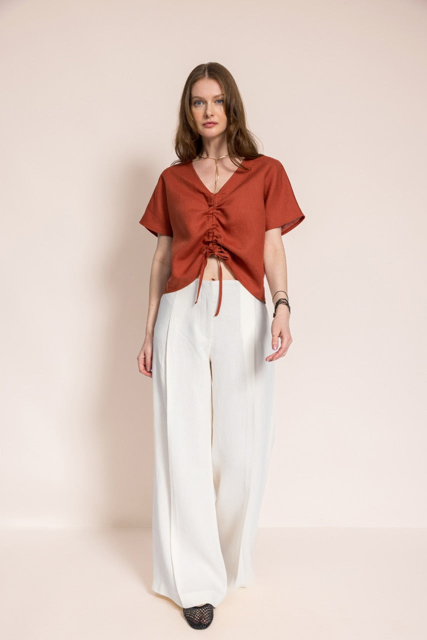 Kısa Kollu V Yaka Tarçın Büzgülü Keten Kadın Bluz