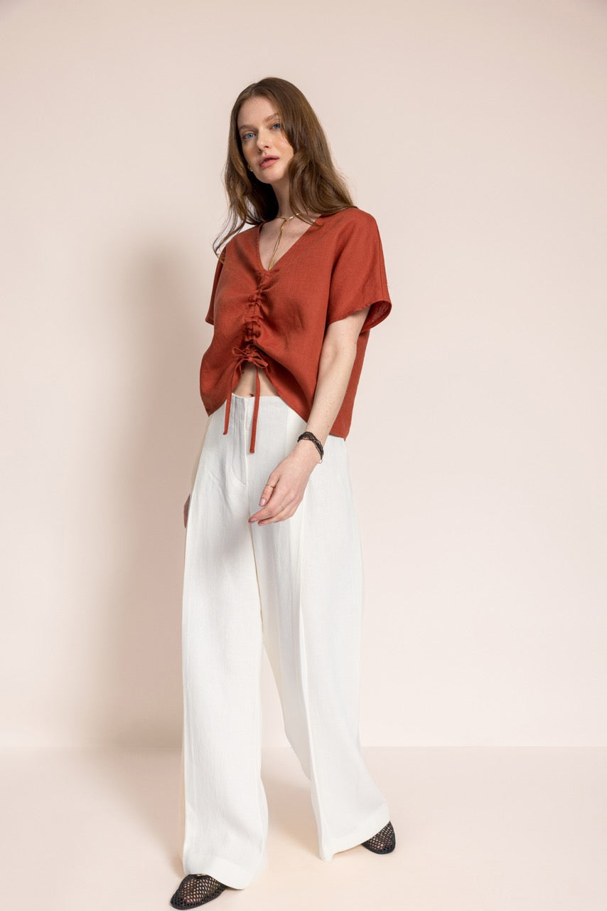 Kısa Kollu V Yaka Tarçın Büzgülü Keten Kadın Bluz