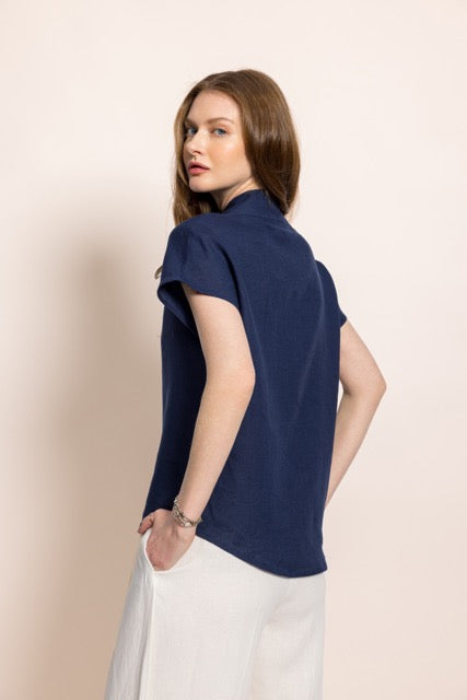 İbibik Beyaz ve Lacivert Yakası İşlemeli Lacivert Keten Bluz