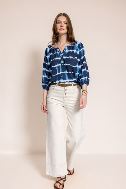 Kısa Kollu Mavi Batik Desenli Yakası El işlemeli Pamuk Kadın Bluz