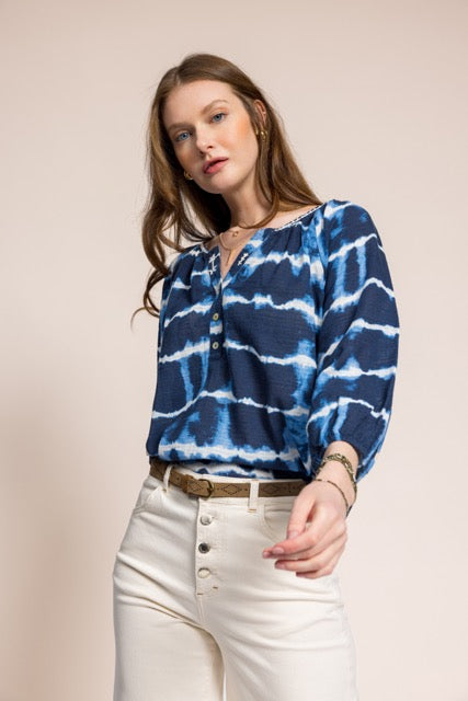 Kısa Kollu Mavi Batik Desenli Yakası El işlemeli Pamuk Kadın Bluz