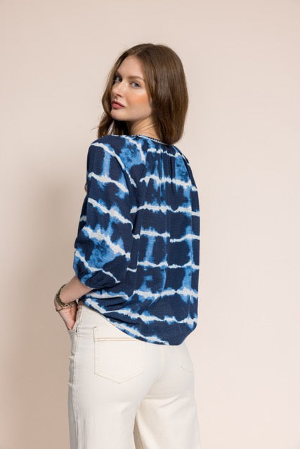 Kısa Kollu Mavi Batik Desenli Yakası El işlemeli Pamuk Kadın Bluz