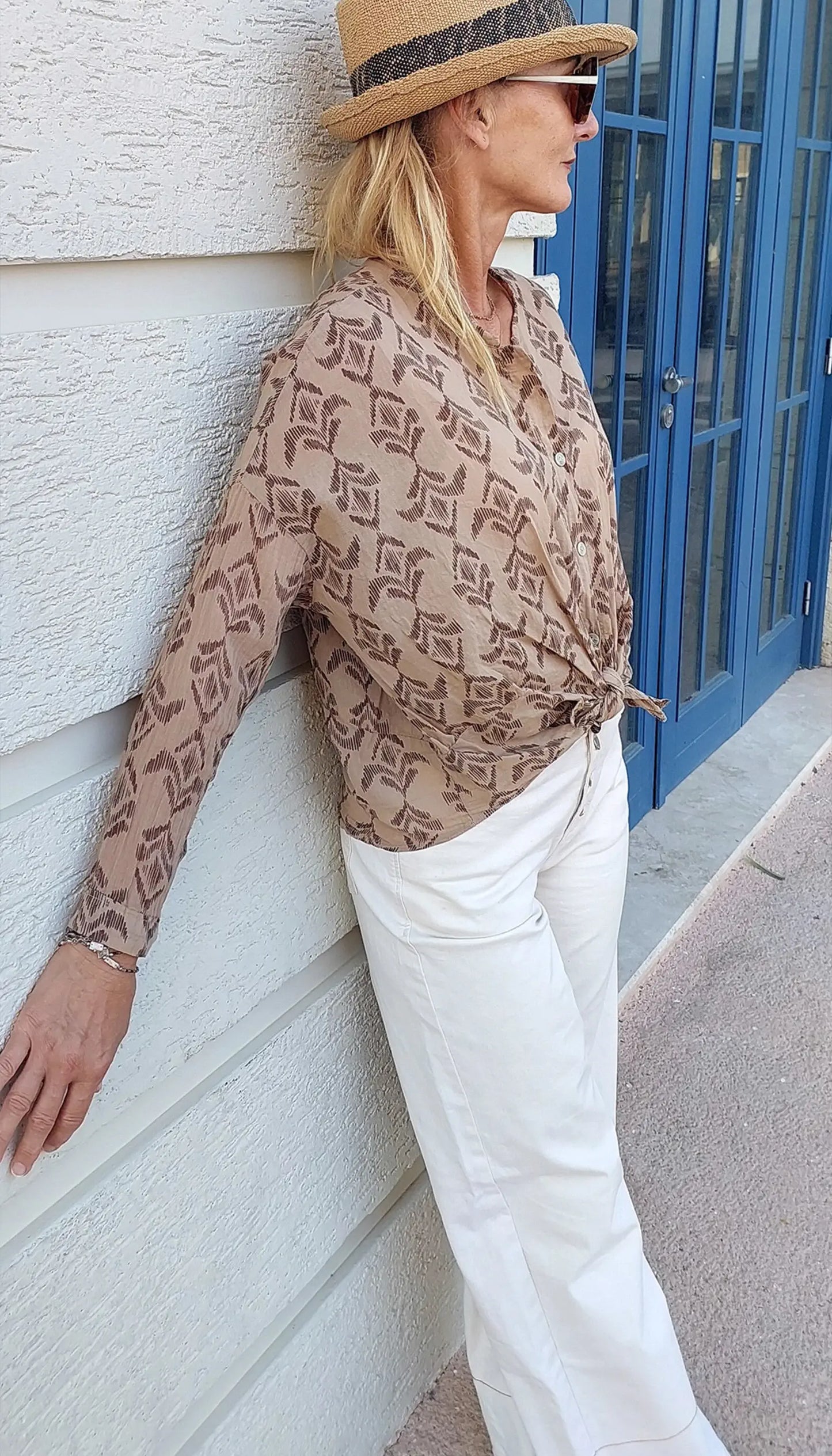 dugmeli deve cicek desenli kadin bluz