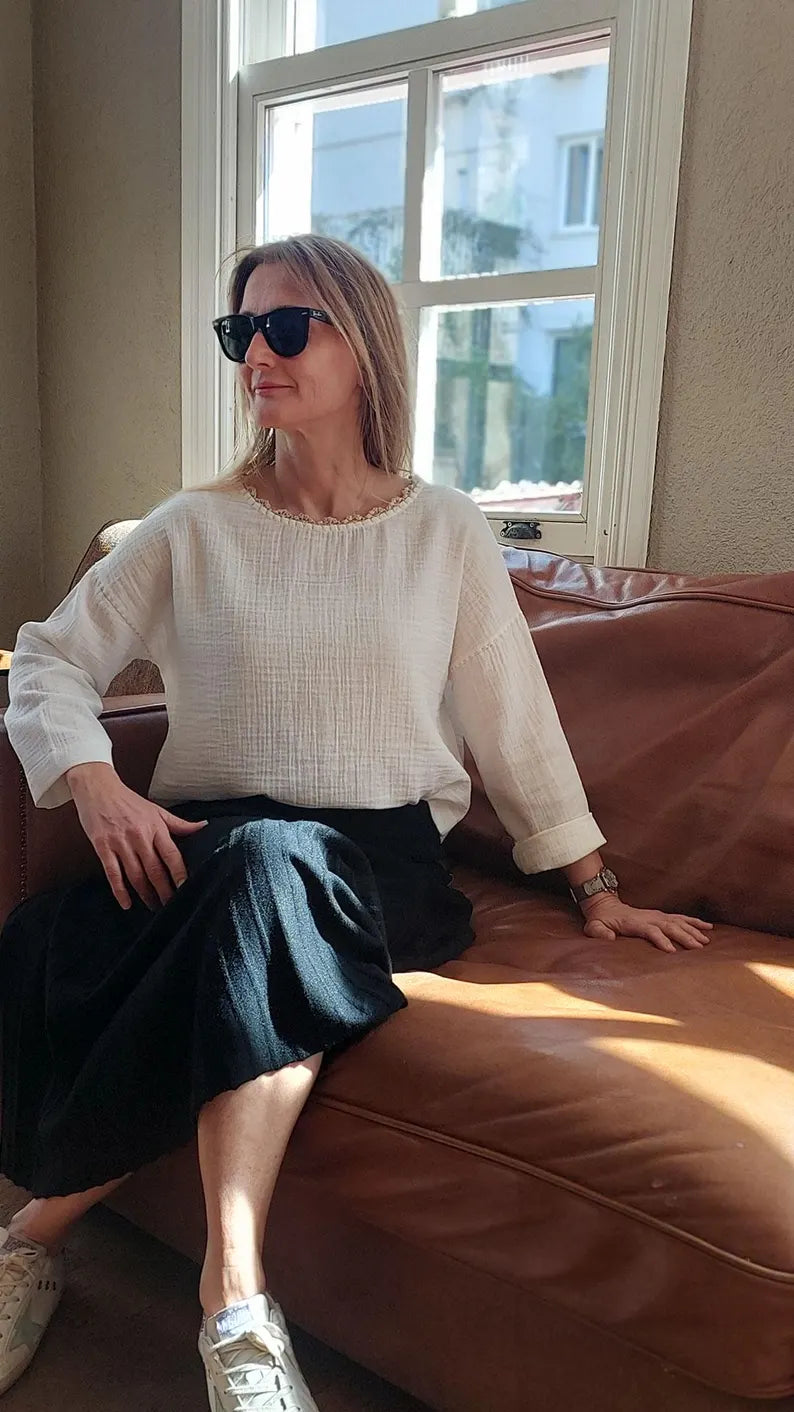 Dantel Süslemeli Yaka Detaylı Beyaz Müslin Bluz