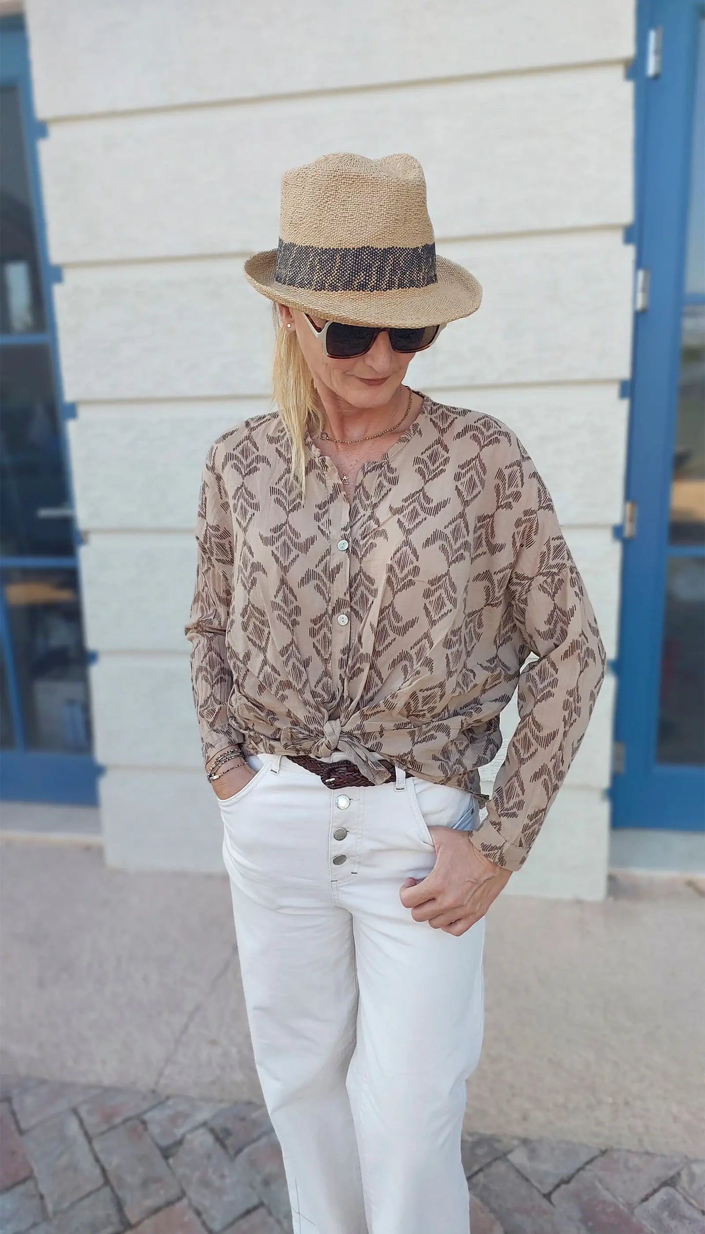 kadin deve dugmeli cicek desenli bluz