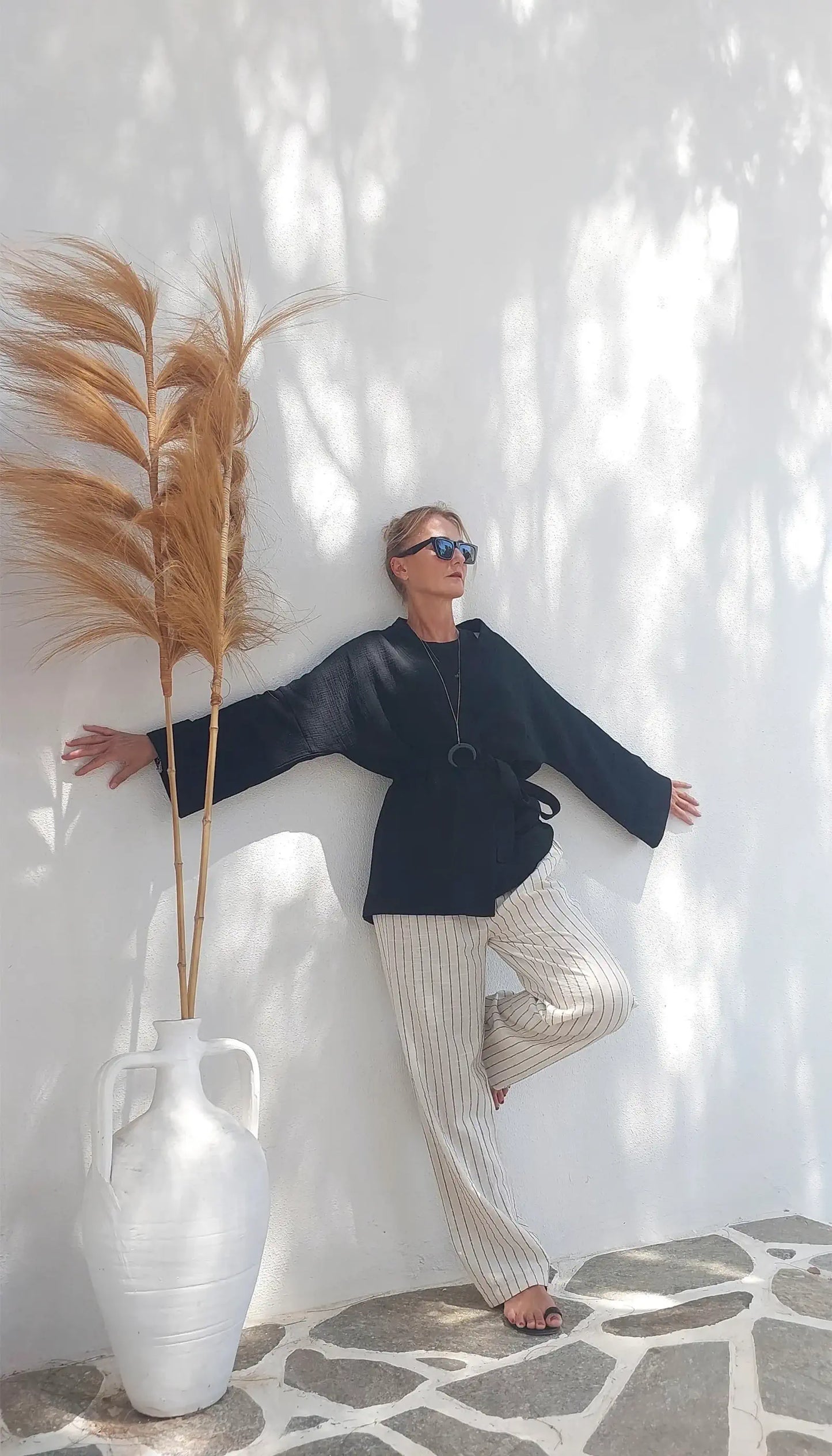 nakis islemeli siyah muslin kisa kimono