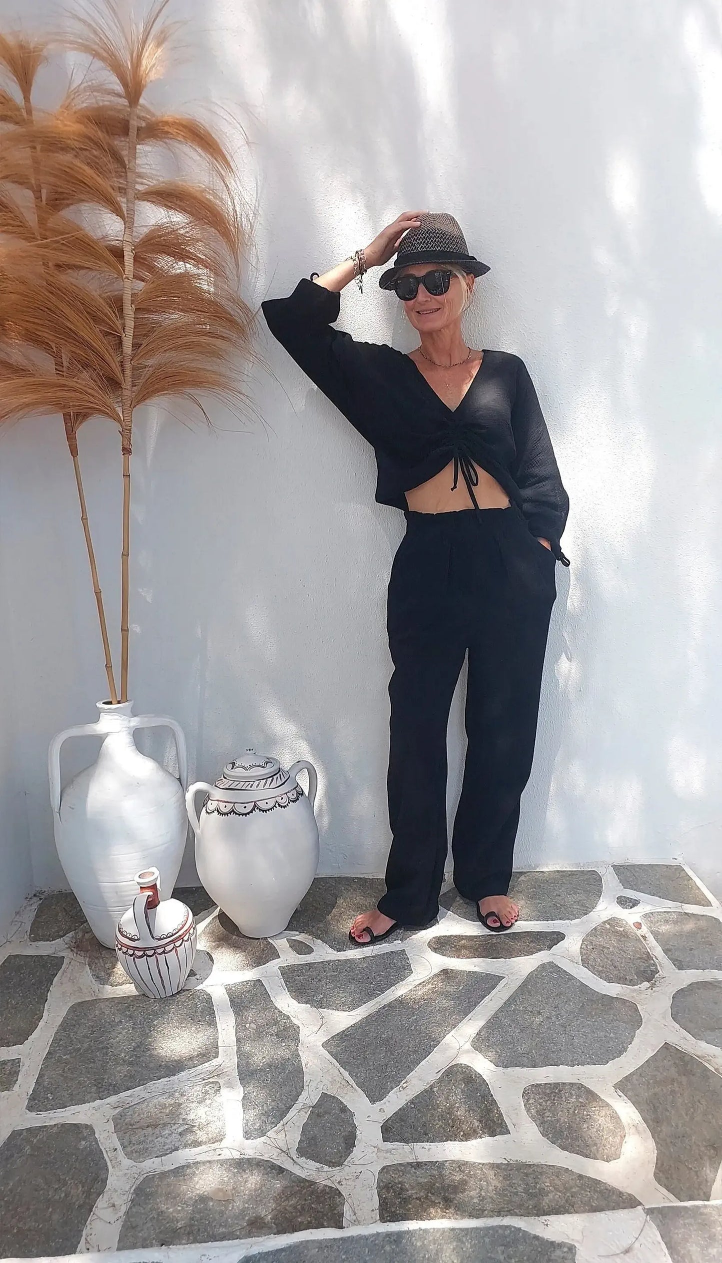 siyah v yaka buzgulu kadin muslin bluz