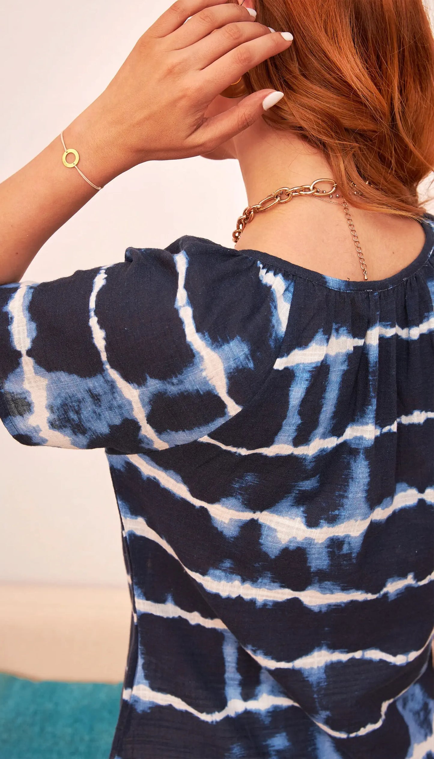 mavi dugmeli kadin batik desen bluz